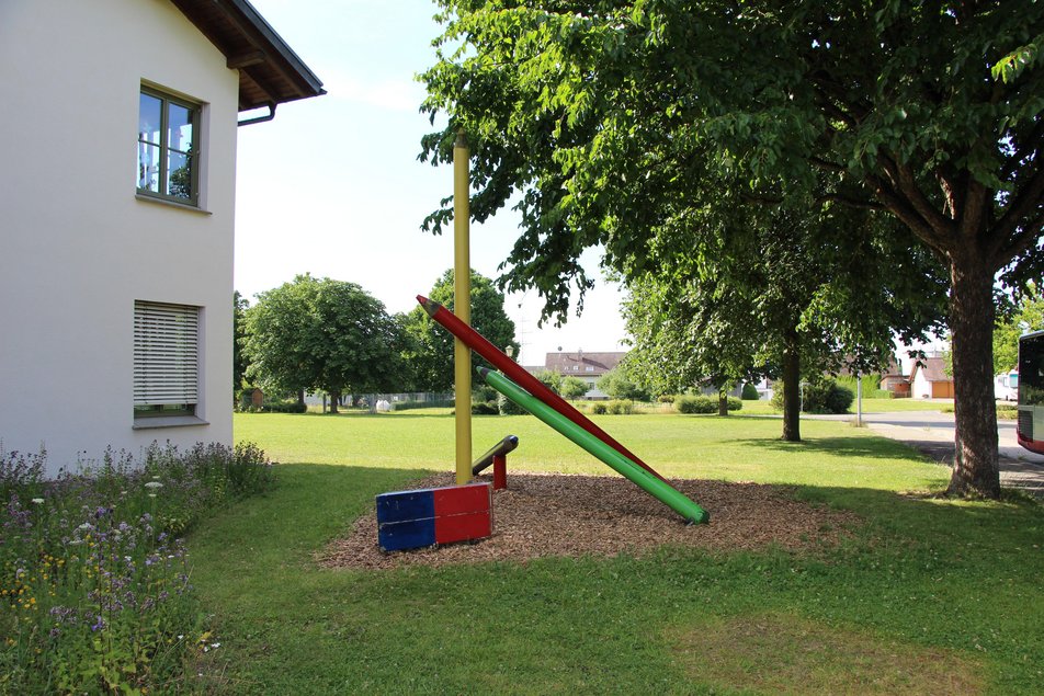 Bleistifte vor der Grundschule